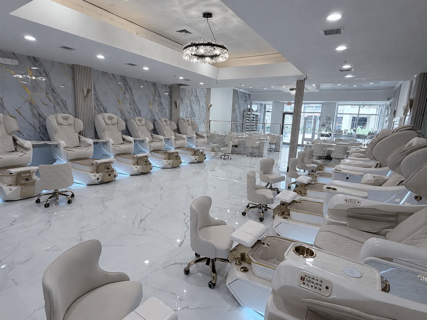 Noire salon interior